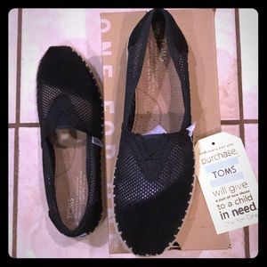 TOMS NIB WOMAN’S CLASSIC BLACK MESH SLIP ONS